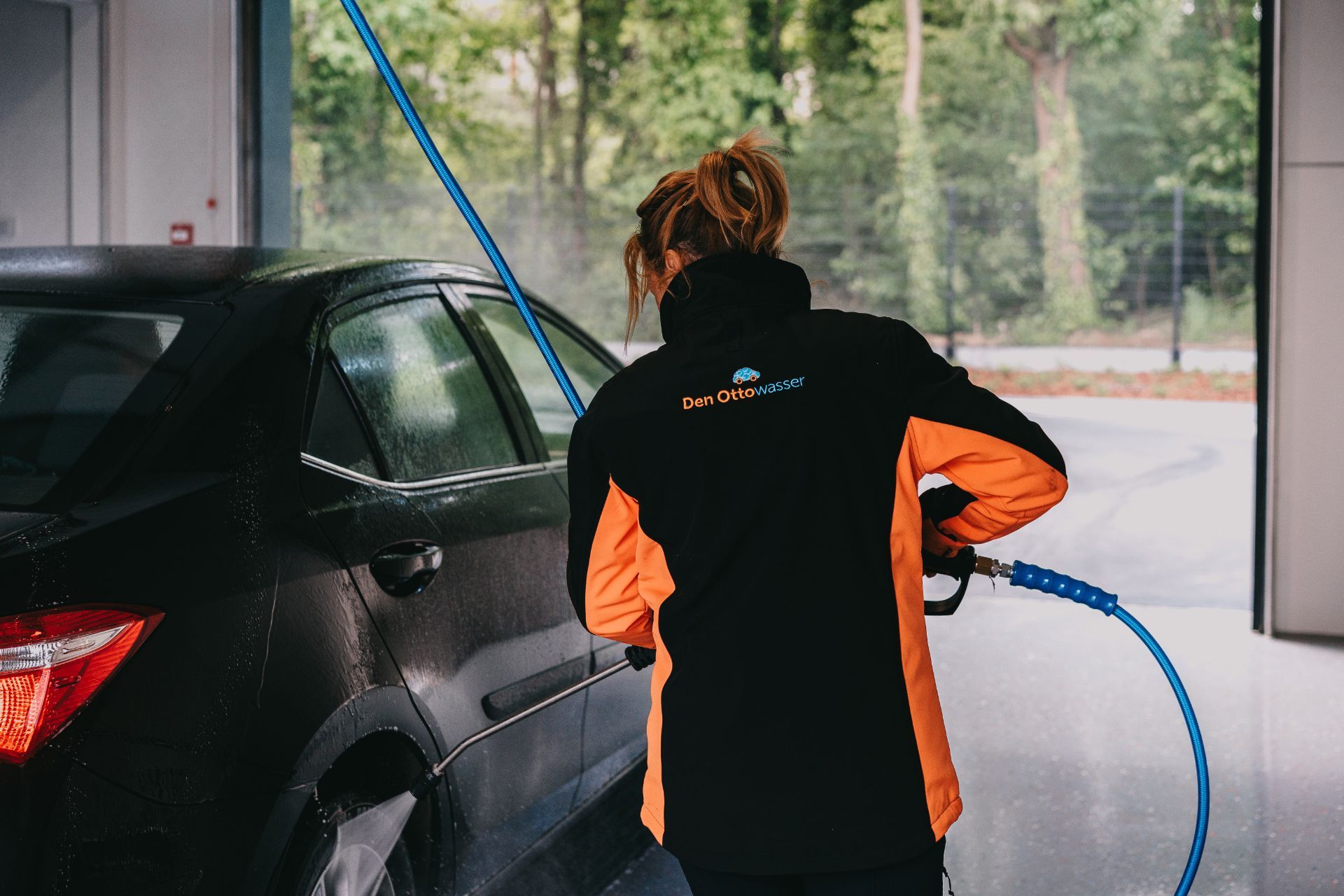 Wij zorgen dat jij langer van je glanzende auto kunt genieten