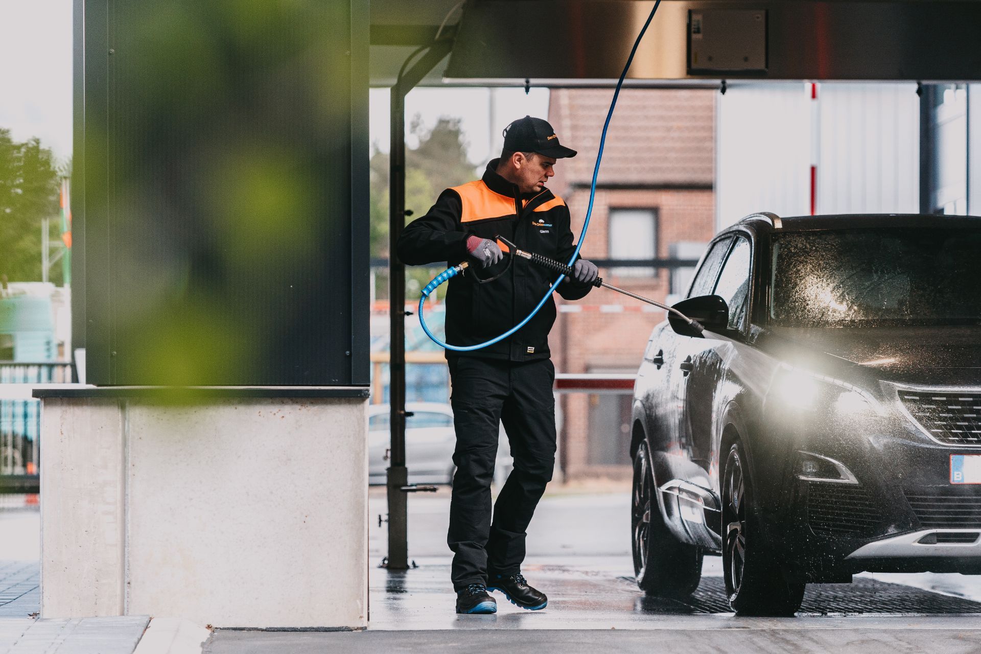Wij wassen wagens voor bedrijven en particulieren